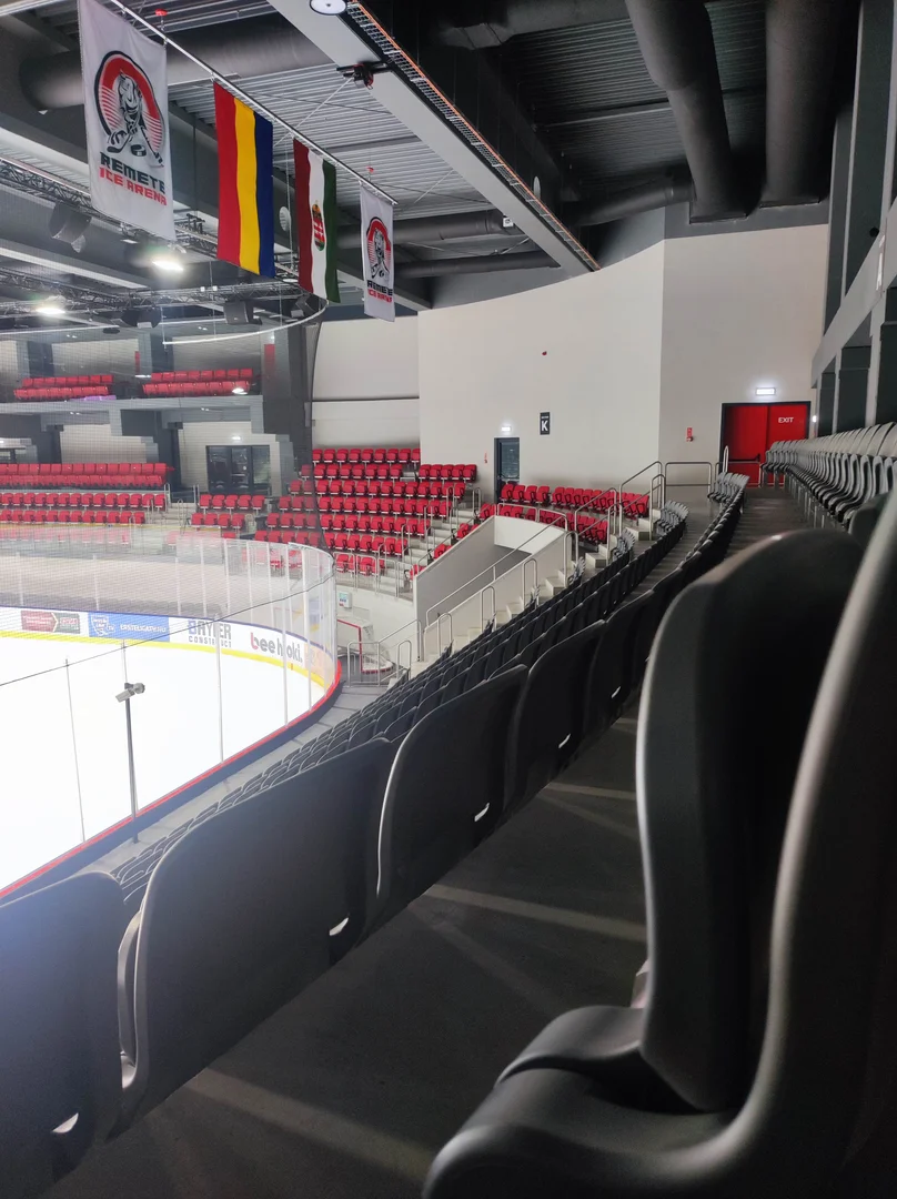 Remete Ice Arena - Photo 2