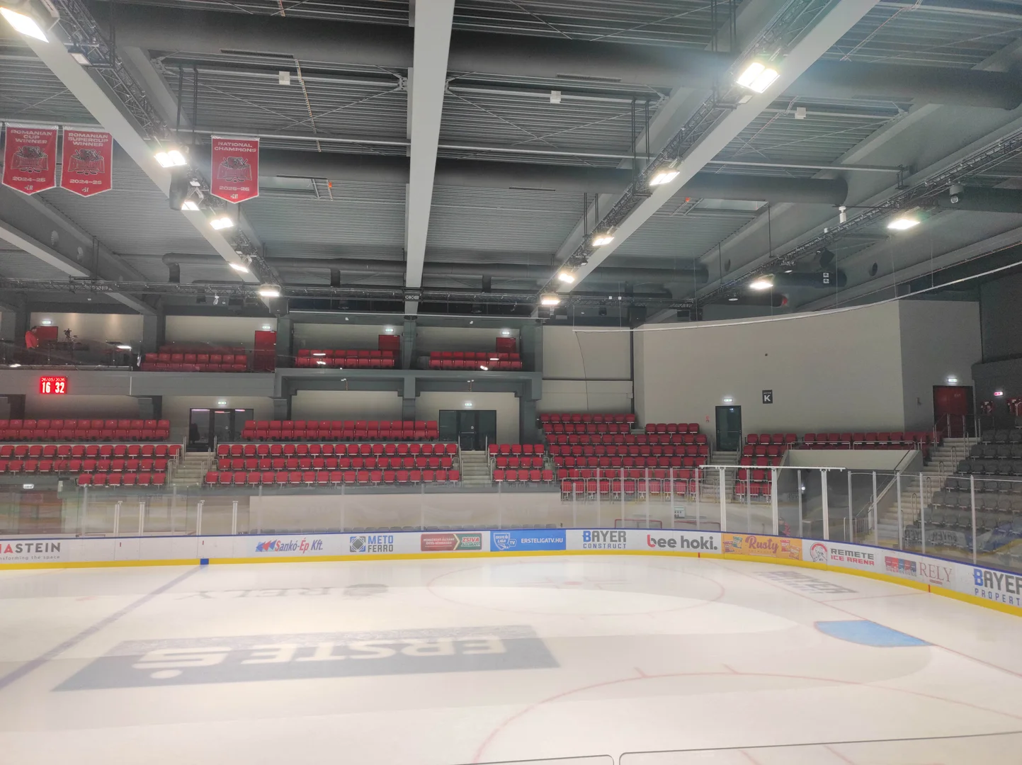 Remete Ice Arena - Photo 9