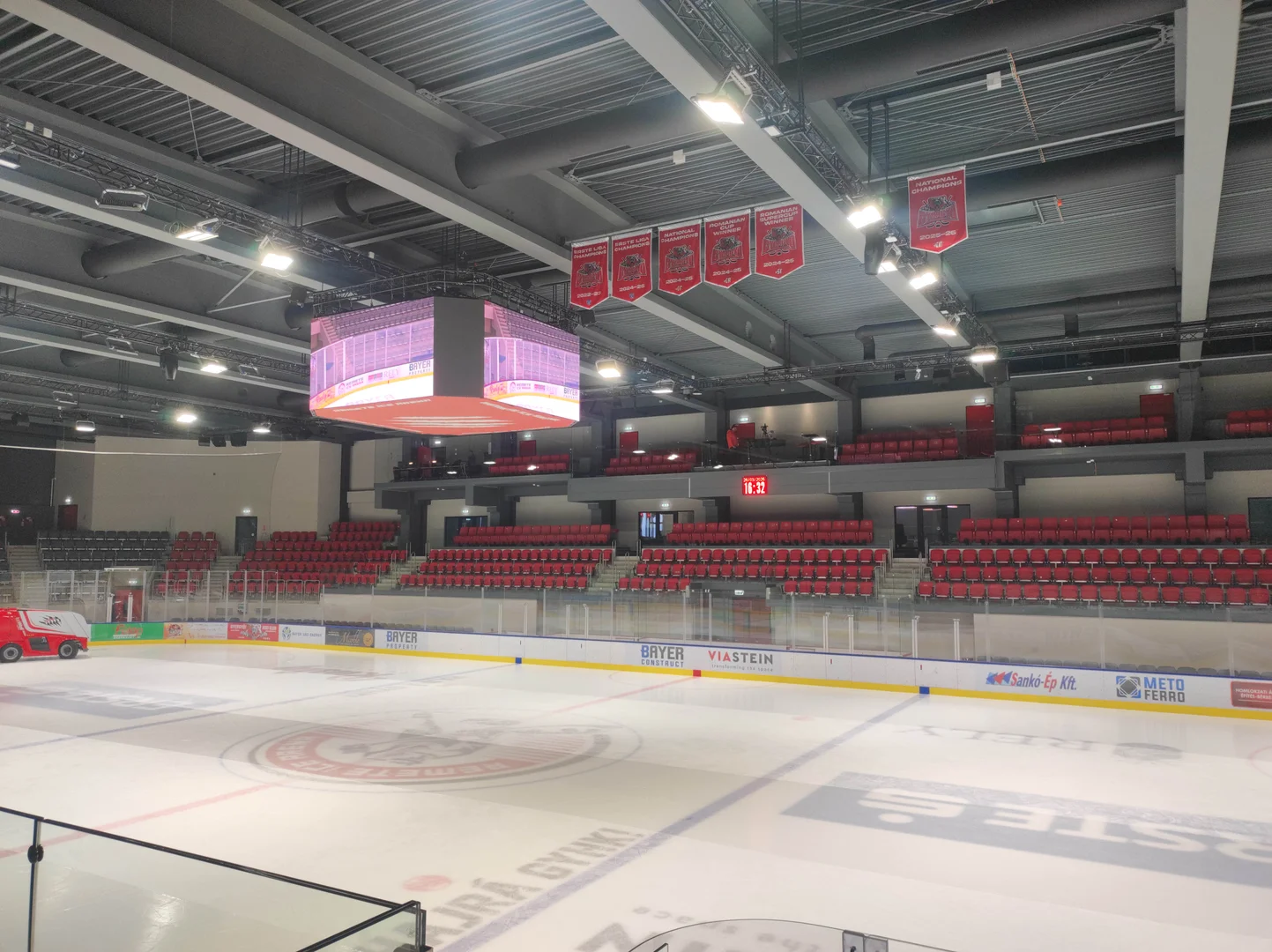 Remete Ice Arena - Photo 10